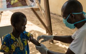 Child getting vaccinated in Mali by our MSF staff