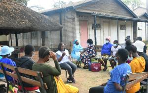 MSF Social Worker and teen mum's discussing on urgent maternal signs