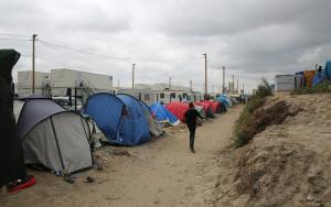 Calais : new tents every day