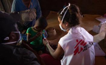 Enora, MSF doctor in medical consultation.