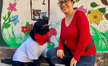 Onnie, MSF labrador retriever and Alicia de la Rosa MSF psychologist 