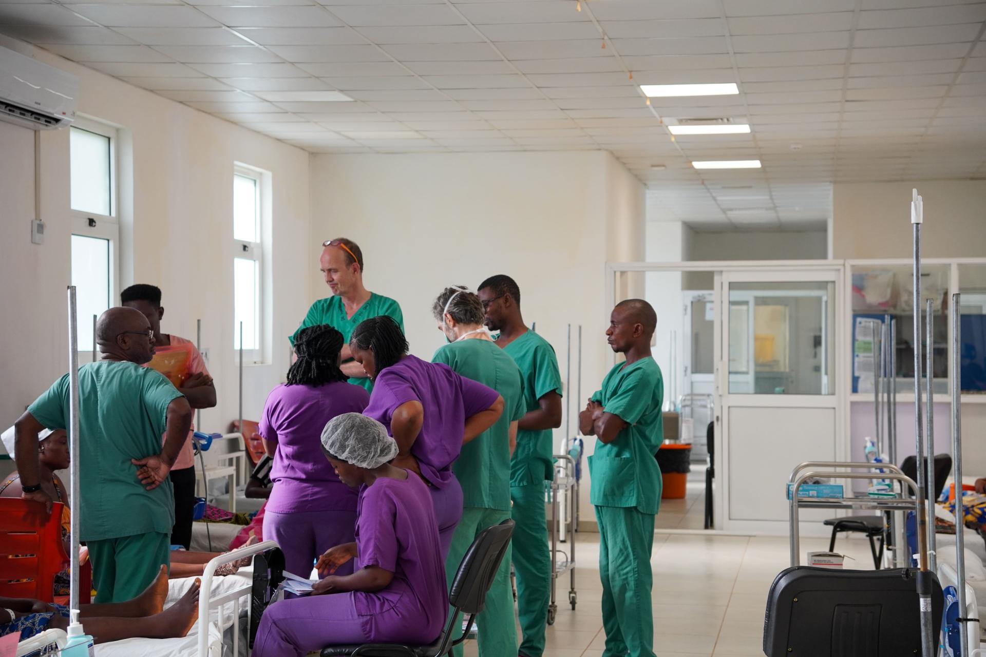Sierra Leone Midwifery: Medical staff at the Maternity ward in Kenema hospital during rounds with the patients