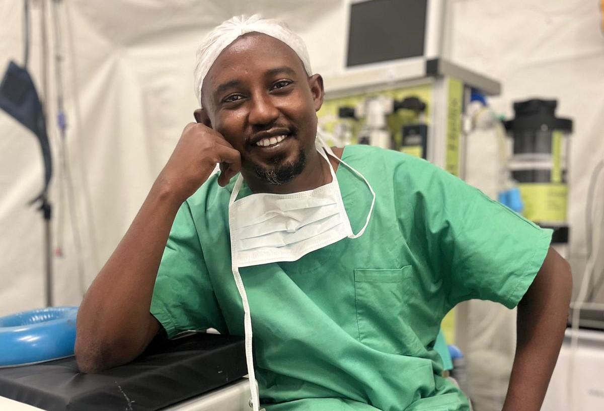 Adre, Chad: MSF surgeon Dr Mahamat Zibert Hissein