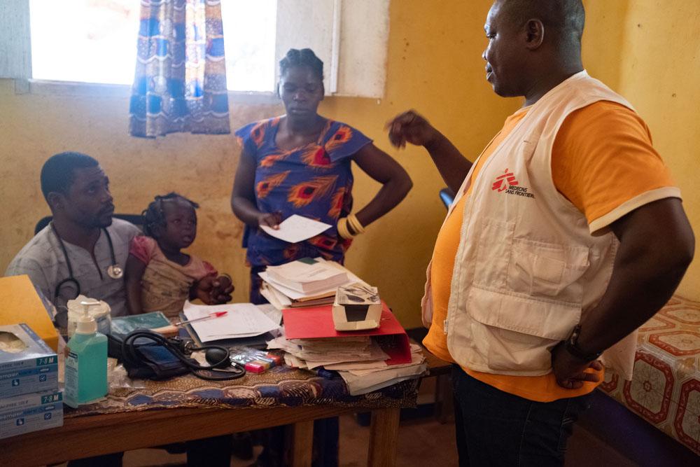 A picture of a medical consultation ongoing in the MSF-supported Bondeko Health Center of Ndu,