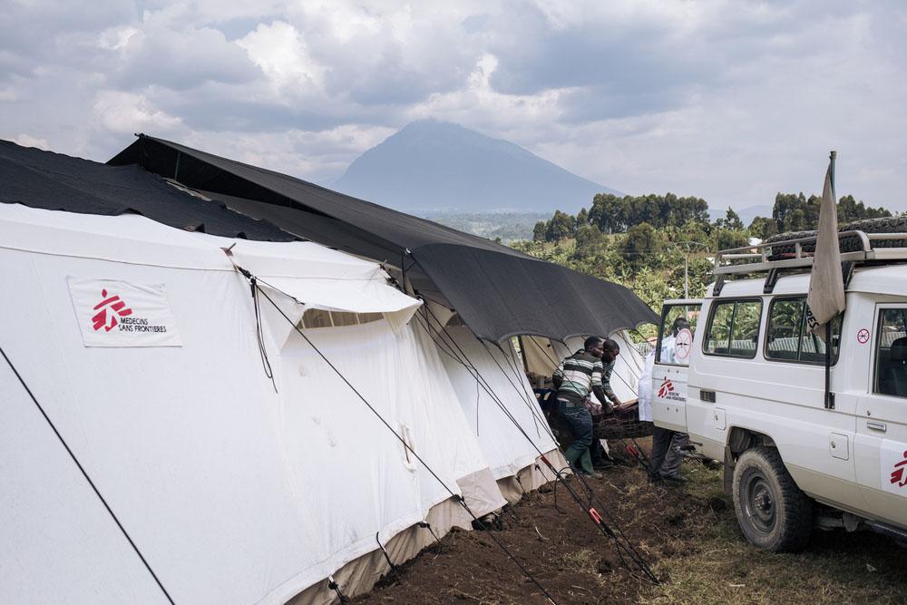 MSF and Congolese Ministry of Health members evacuate a man with severe malaria from the MSF mobile clinic in Rumangabo to a nearby clinic