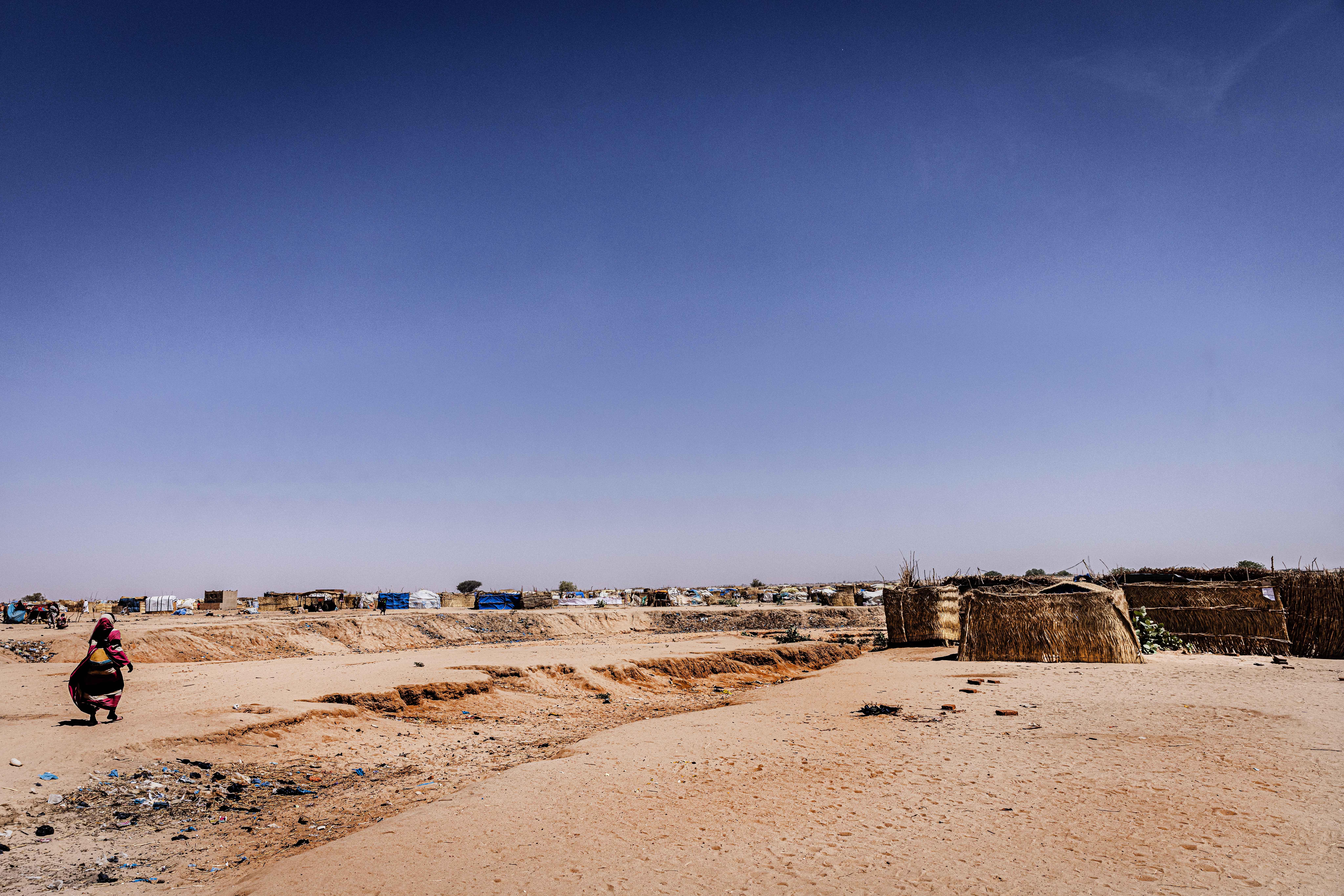 Eastern Chad: Supply Distribution An estimated 120,000 refugees are living in the Adré transit camp in eastern Chad. People are living in undignified conditions, far from any services, relying mostly on humanitarian aid that is far from adequate.