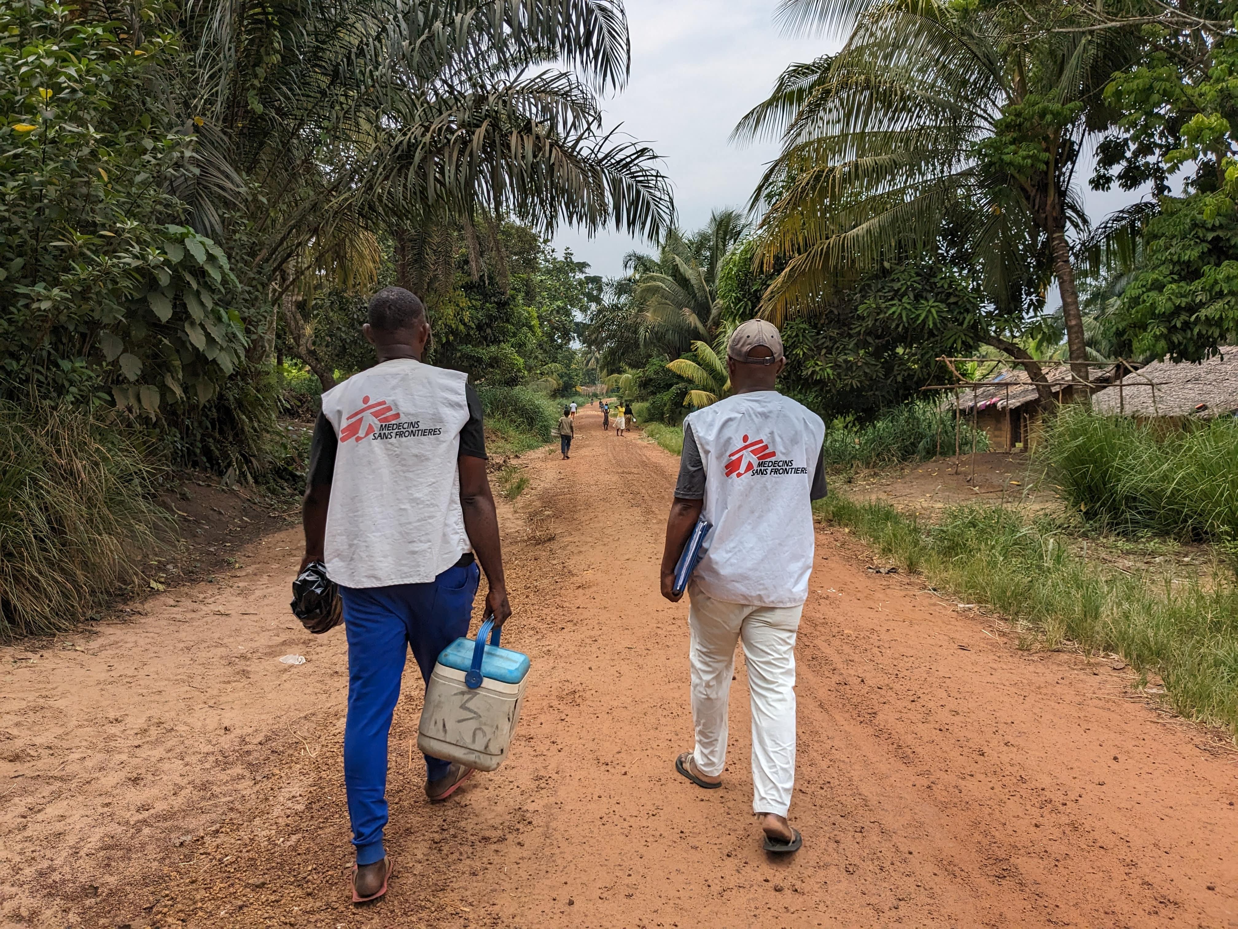 MSF Emergency Response DRC Measles: Vaccination teams, health promoters and community relays are working hard to raise awareness and get all the communities in the Ingende health zone involved in the measles vaccination campaign. Through this campaign, MSF teams managed to vaccinate 62,645 children aged between 6 months and 9 years against measles.