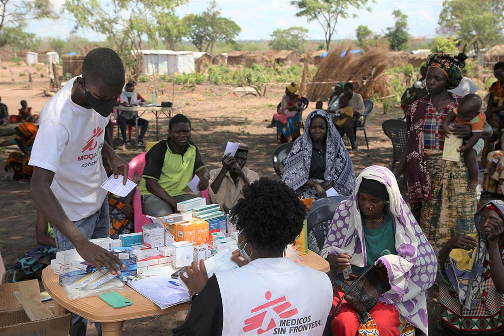 Nurse Vilelina provides medicine at the dispensary point of an MSF mobile clinic in the village of Nasitenge, in the northern Mozambican province of Cabo Delgado. 