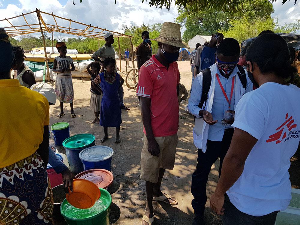 WASH team is measuring the PH level in the water from the well built in 25 de junho. 