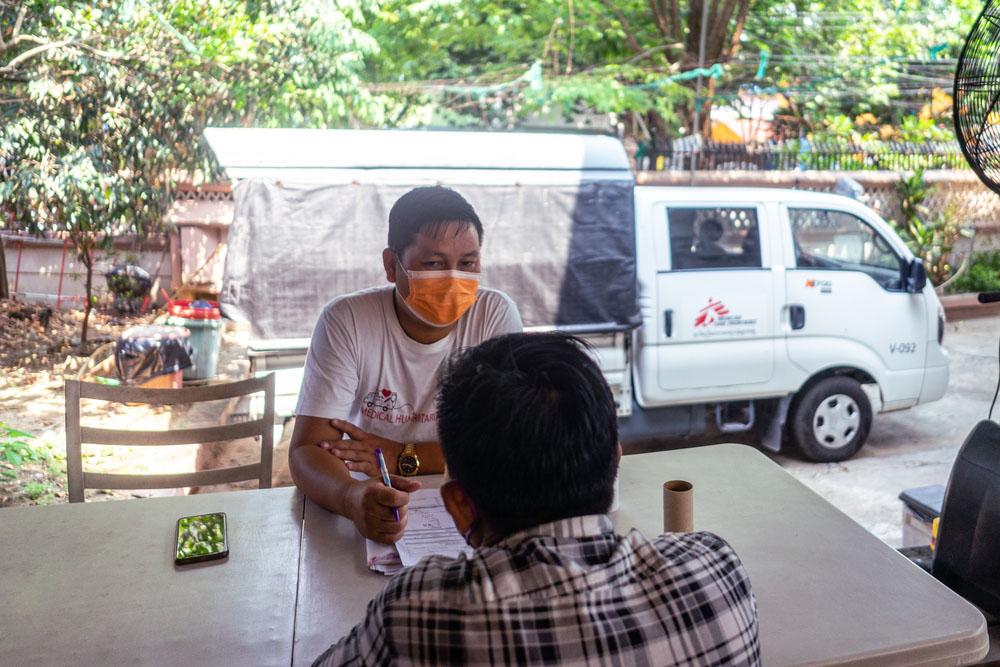 An HIV/hepatitis C patient receives a consultation in Yangon's MSF office. 